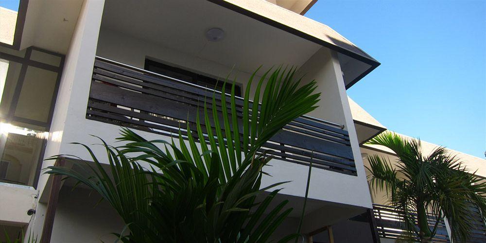 West Palm Inn Flic en Flac Exterior foto
