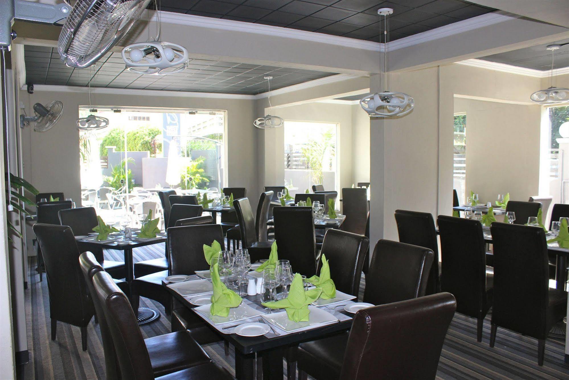 West Palm Inn Flic en Flac Exterior foto