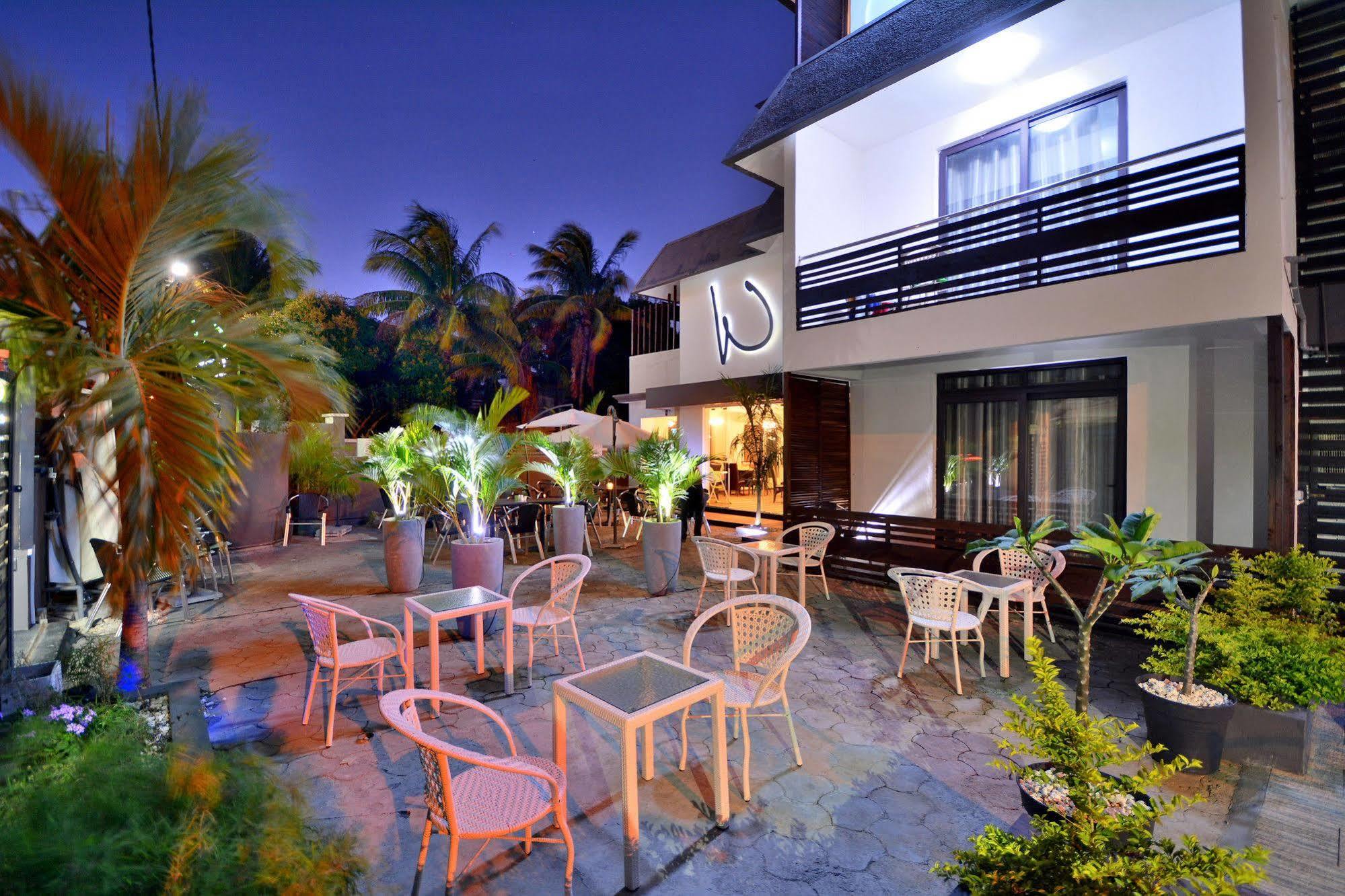 West Palm Inn Flic en Flac Exterior foto